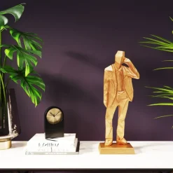 Figurine décorative Standing Man doré 62cm>KARE Design Sale